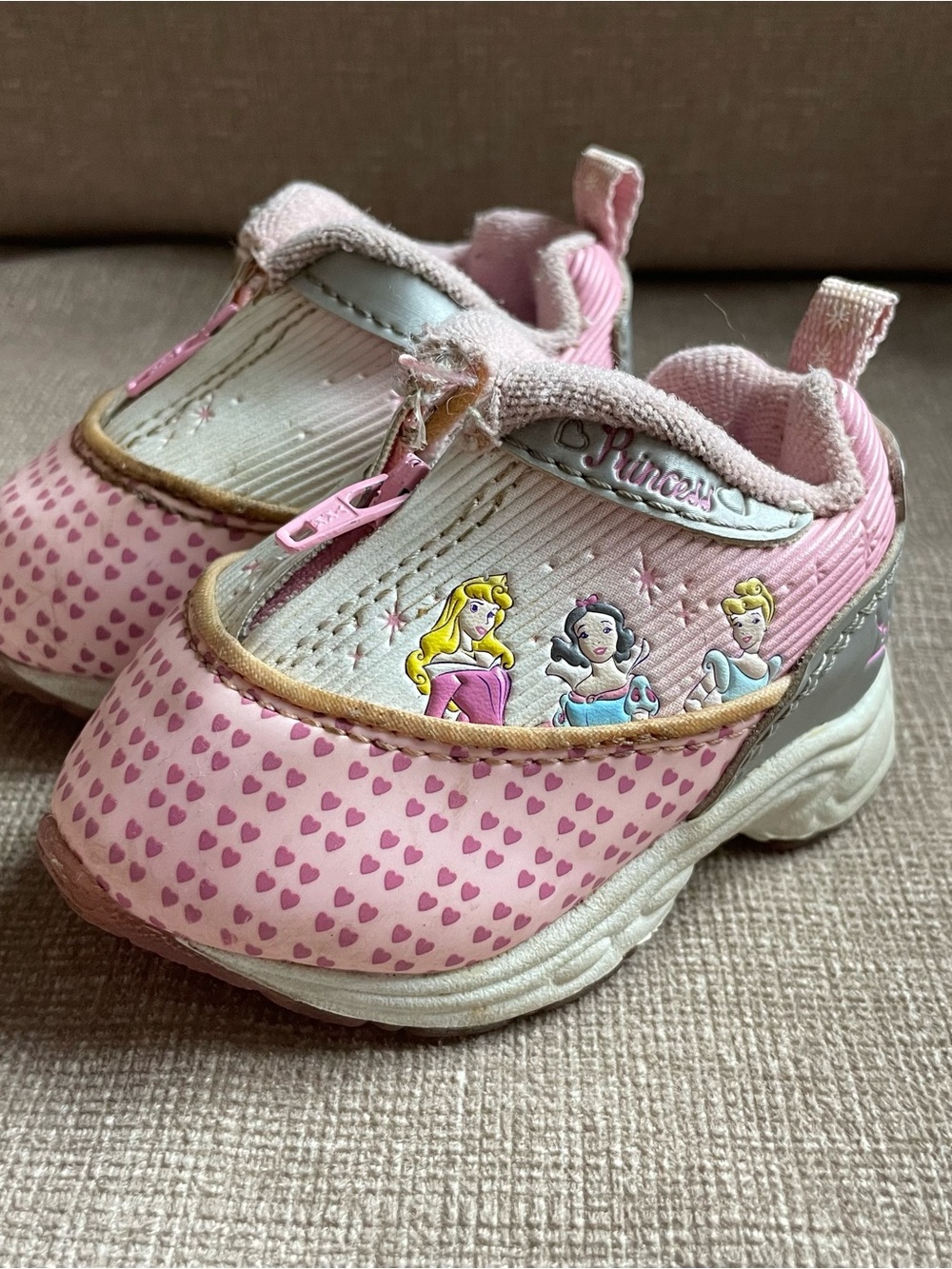 Vintage Y2K Disney Princess Girls Pink Princess Heart Slip-On Zip Sneakers